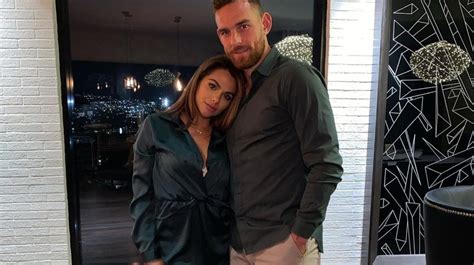 Así anunció Vincent Janssen el compromiso con su novia Talia